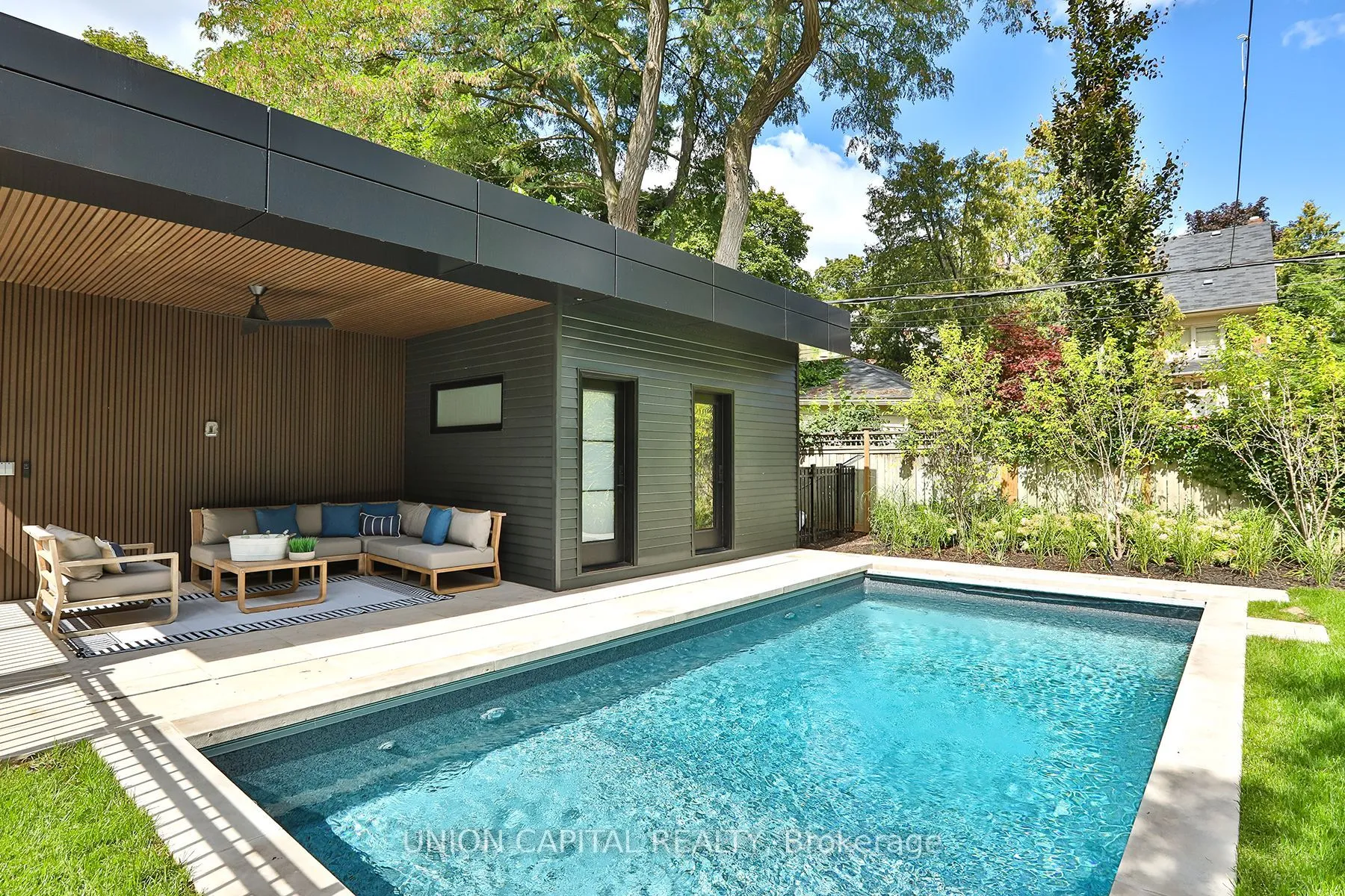 16 Lytton Boulevard, ON M4R 1L1