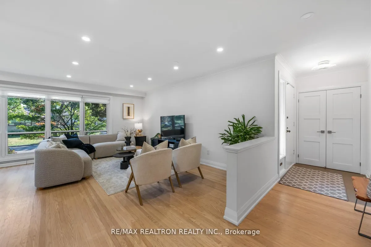 11 Artreeva Drive, ON M3H 4T6