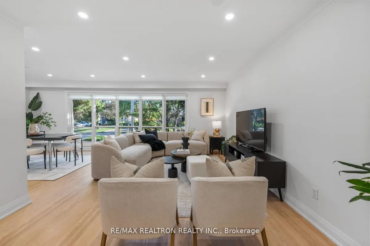 11 Artreeva Drive, ON M3H 4T6