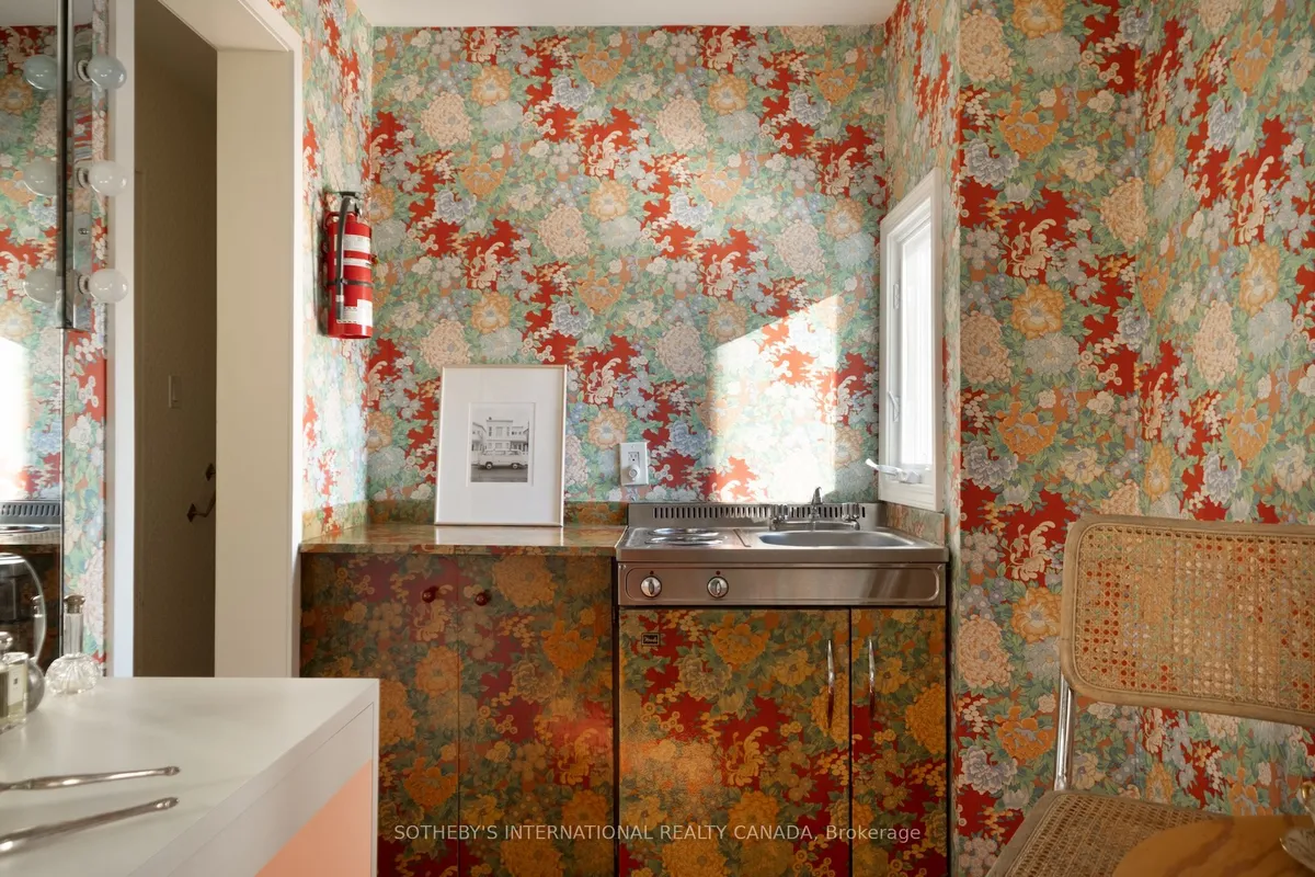 18 Gloucester Lane, ON M4Y 1L5