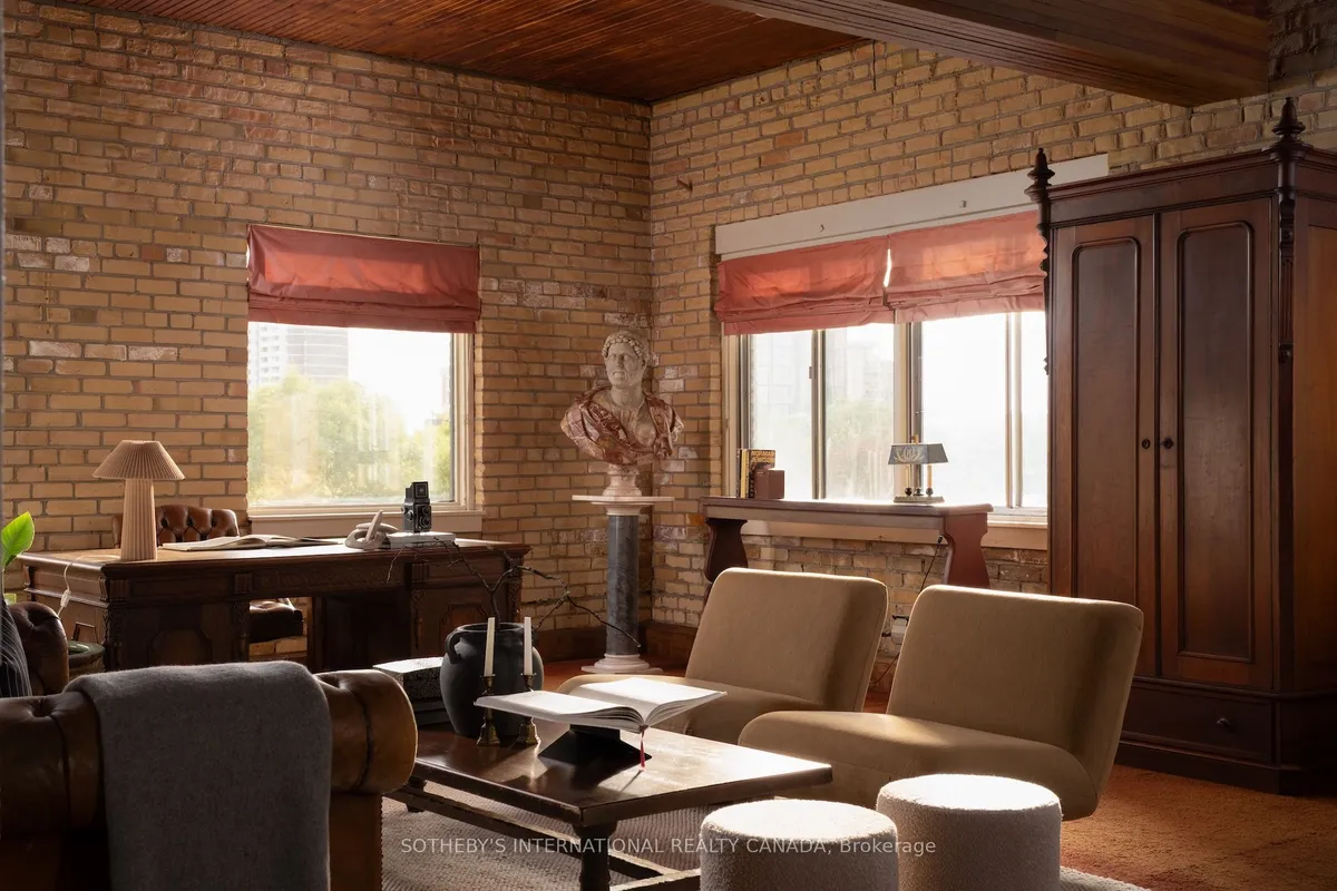 18 Gloucester Lane, ON M4Y 1L5