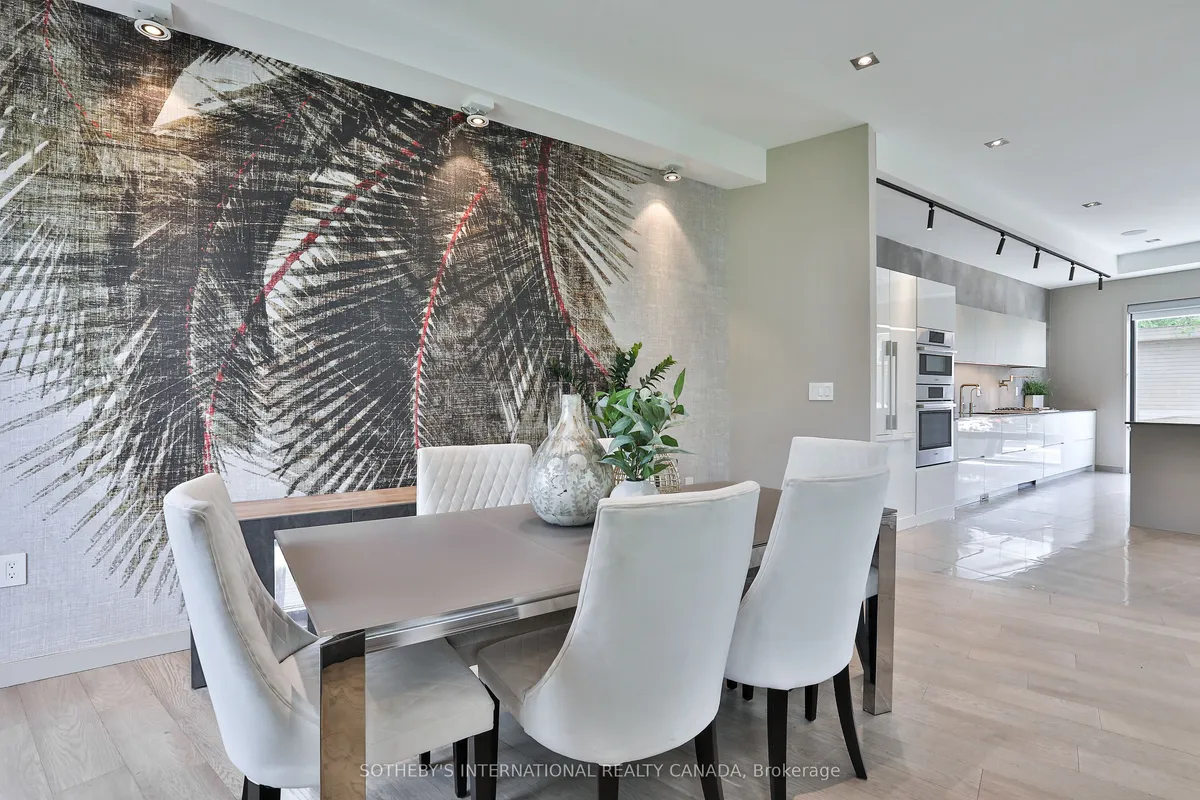 31 Overton Crescent, ON M3B 2V4