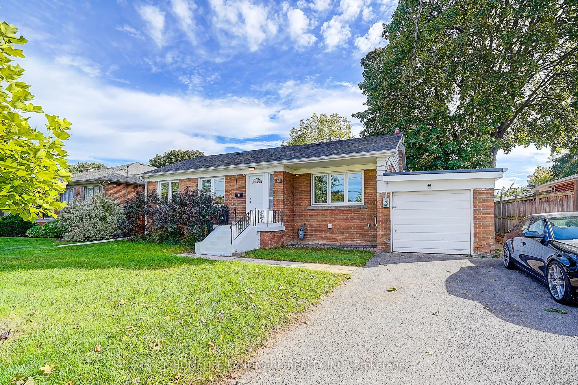 181 Searle Avenue, ON M3H 4B5