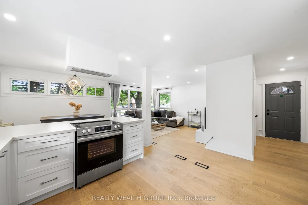 39 Treadgold Crescent, ON M3A 1X1