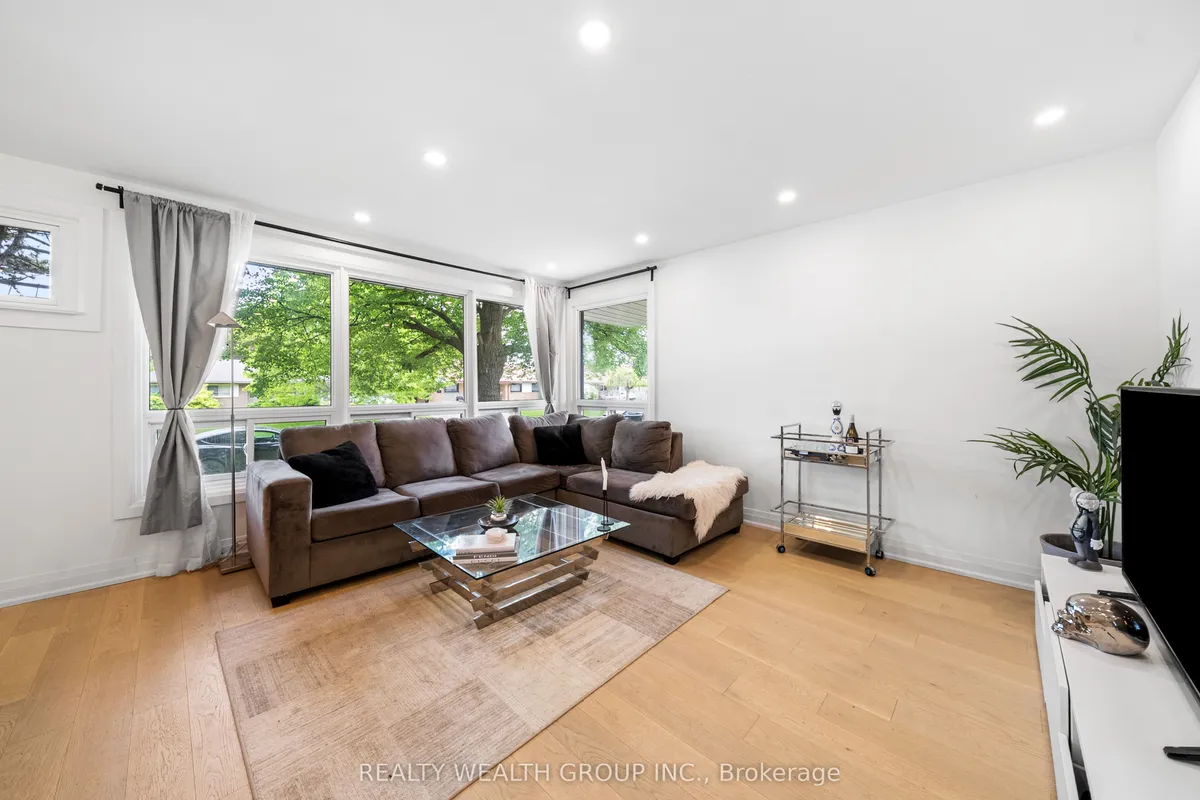 39 Treadgold Crescent, ON M3A 1X1