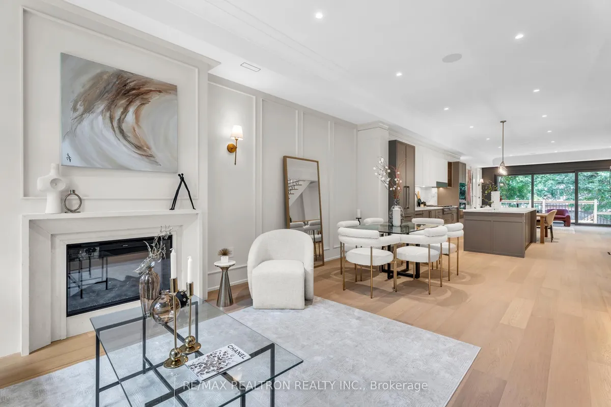 105 Rumsey Road, ON M4G 1P1