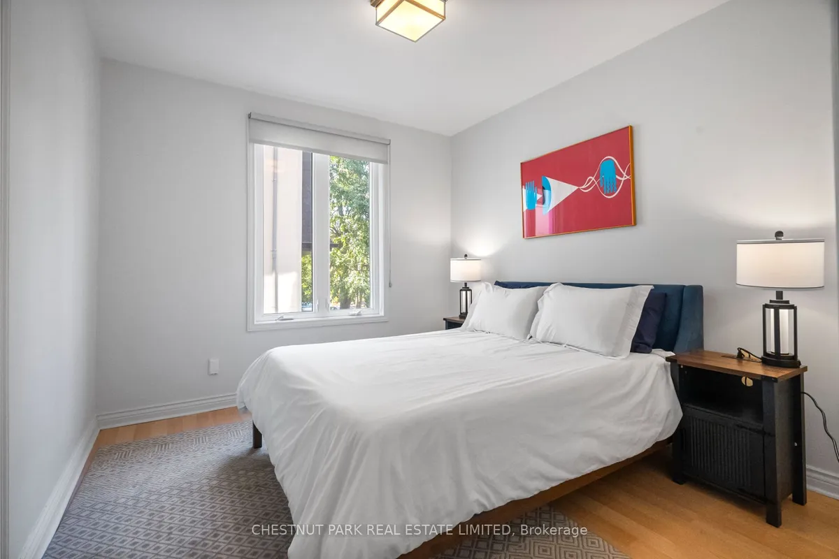 371 Howland Avenue, ON M5R 3C1