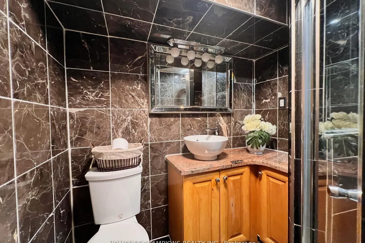 291 St Clair Avenue, ON M4T 1P3