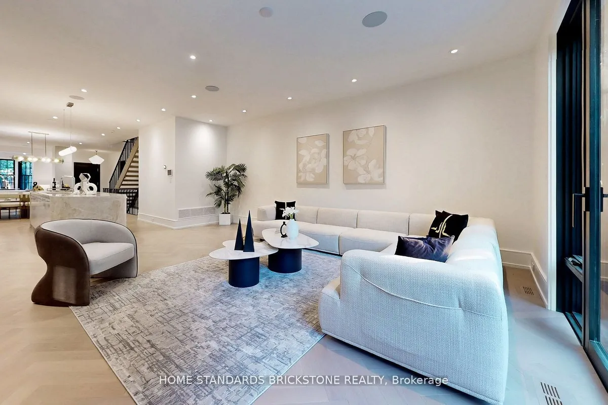 38 Elgin Avenue, ON M5R 1G6