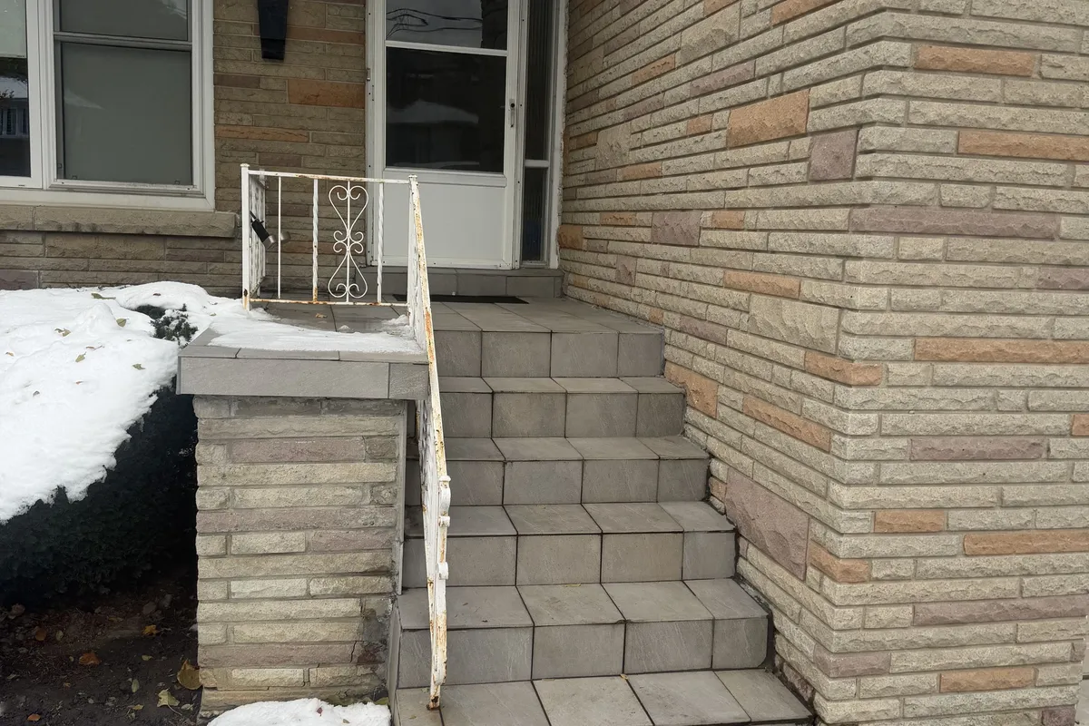 160 Cocksfield Avenue, ON M3H 3T5