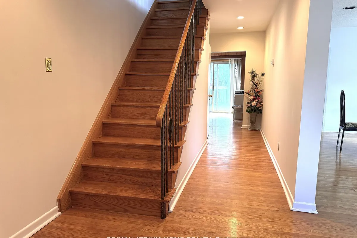 9 Crossen Drive, ON M2M 1N7