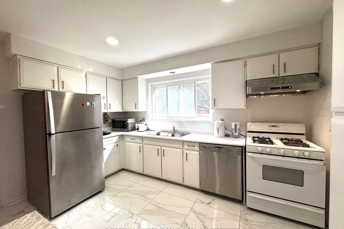 9 Crossen Drive, ON M2M 1N7