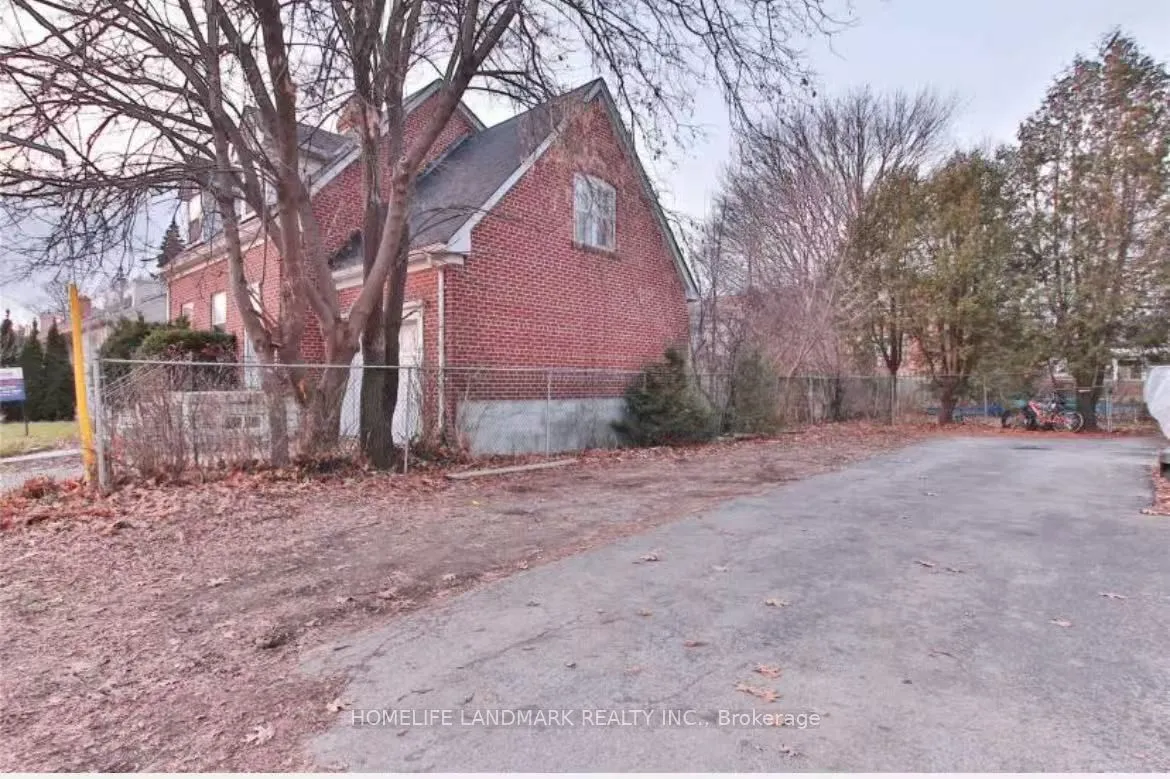 360 Lawrence Avenue, ON M5M 1B7