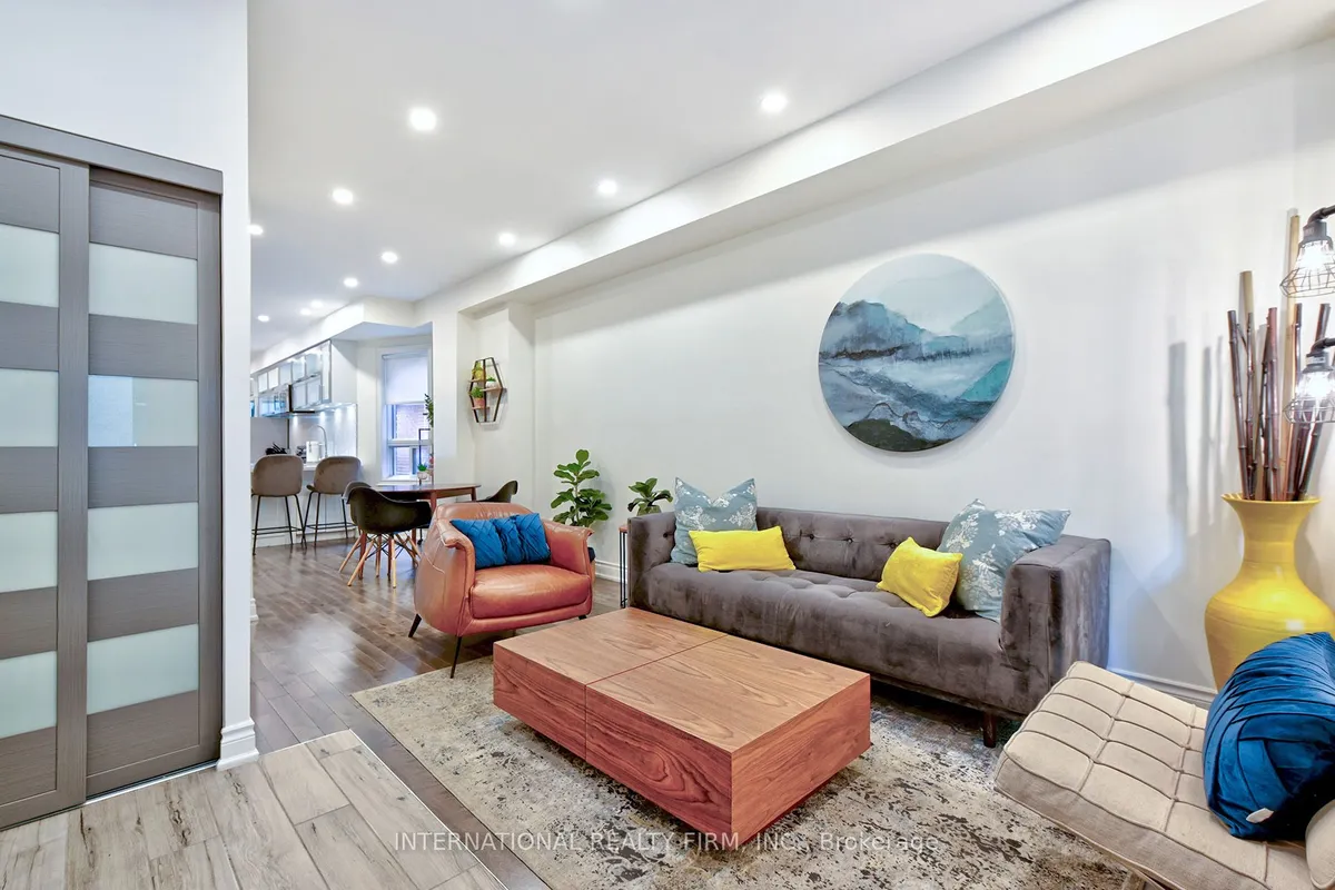 717 Palmerston Avenue, ON M6G 2R2