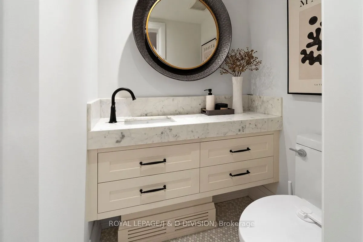 146 Balmoral Avenue, ON M4V 1J4