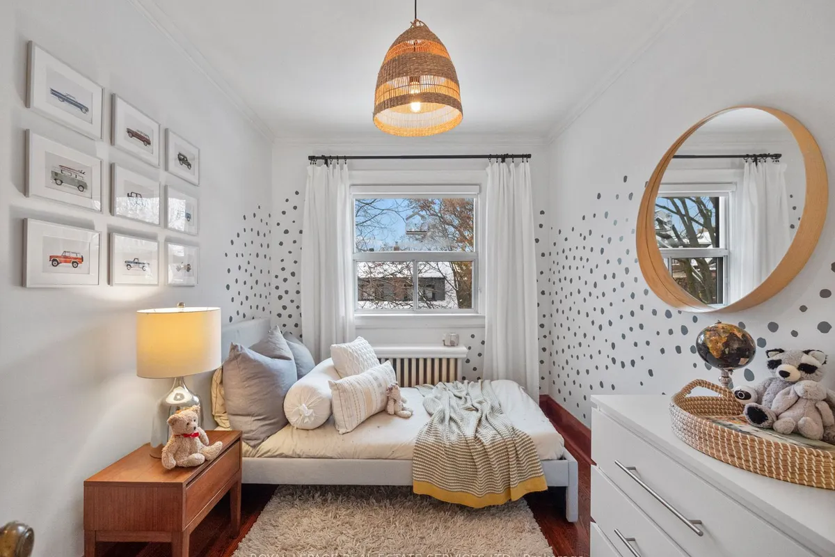 248 Tyrrel Avenue, ON M6G 2H1