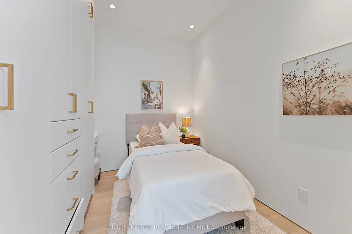 82 Robert Street, ON M5S 2K3