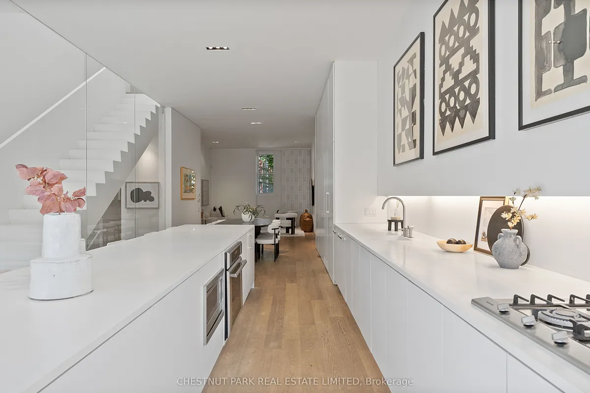 82 Robert Street, ON M5S 2K3