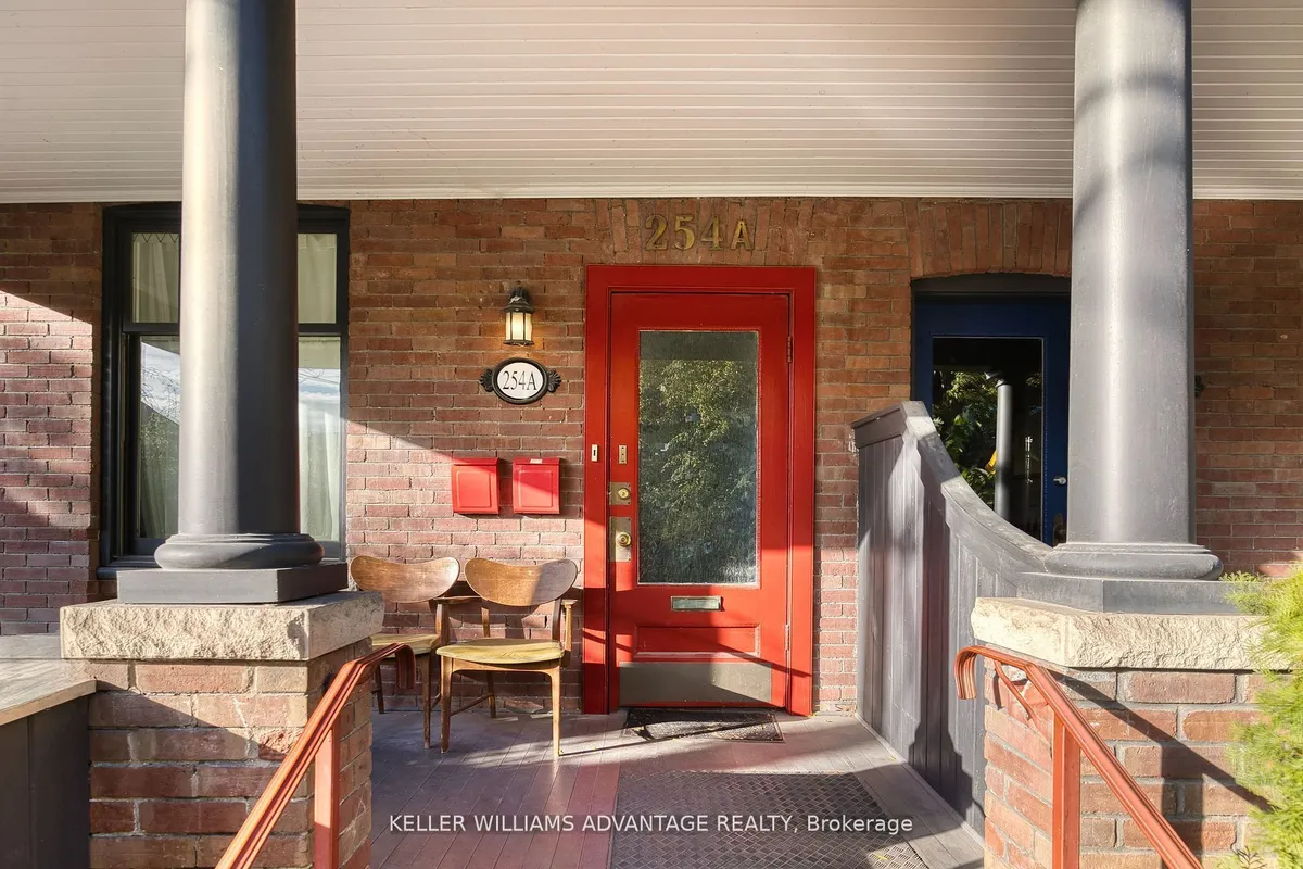 254A Carlton Street, ON M5A 2L3