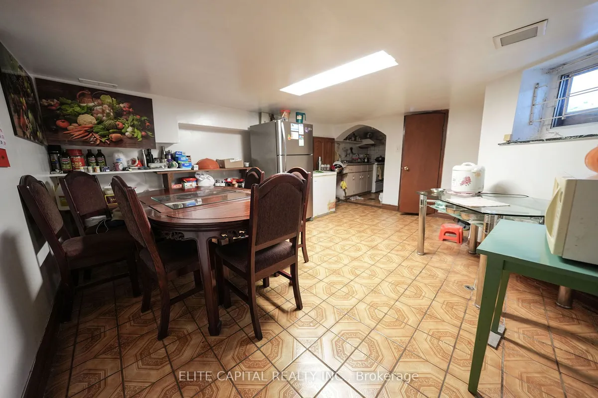 122 Marchmount Road, ON M6G 2B1