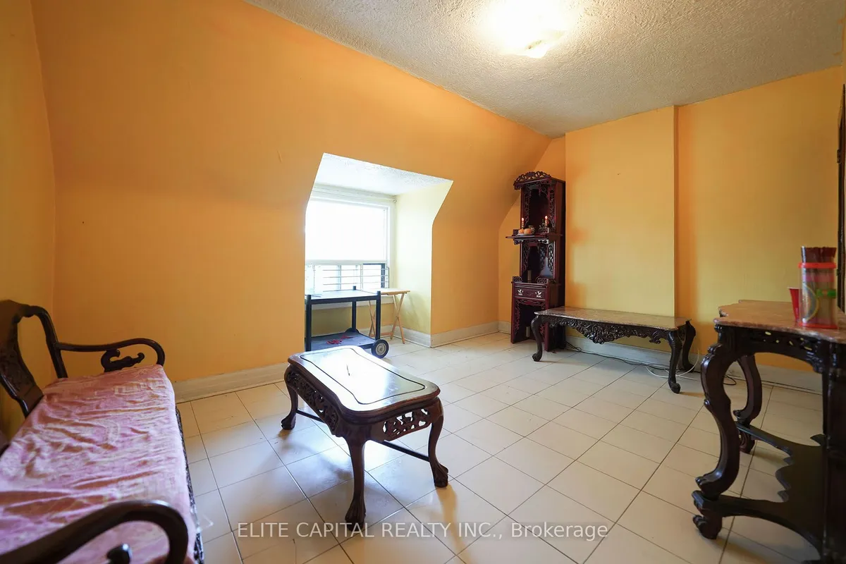 122 Marchmount Road, ON M6G 2B1