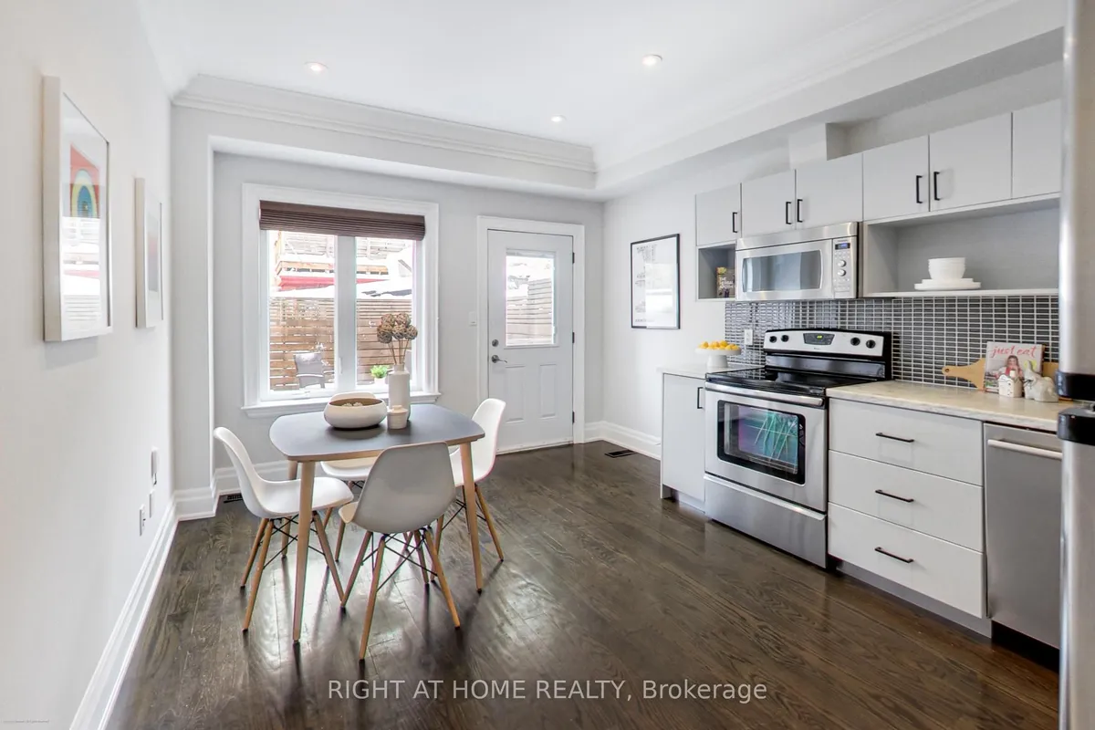 68A Oxford Street, ON M5T 1P1