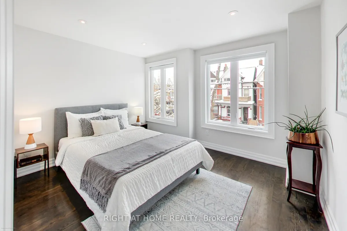 68A Oxford Street, ON M5T 1P1