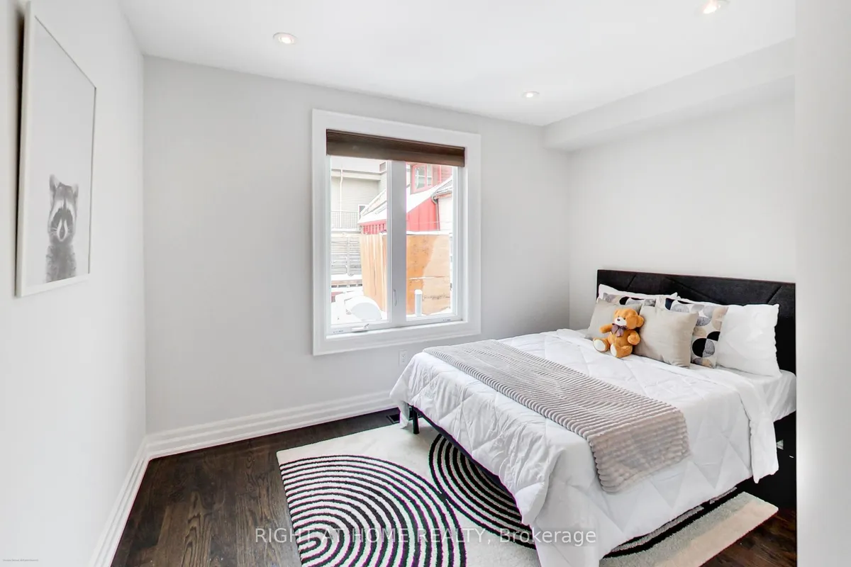 68A Oxford Street, ON M5T 1P1