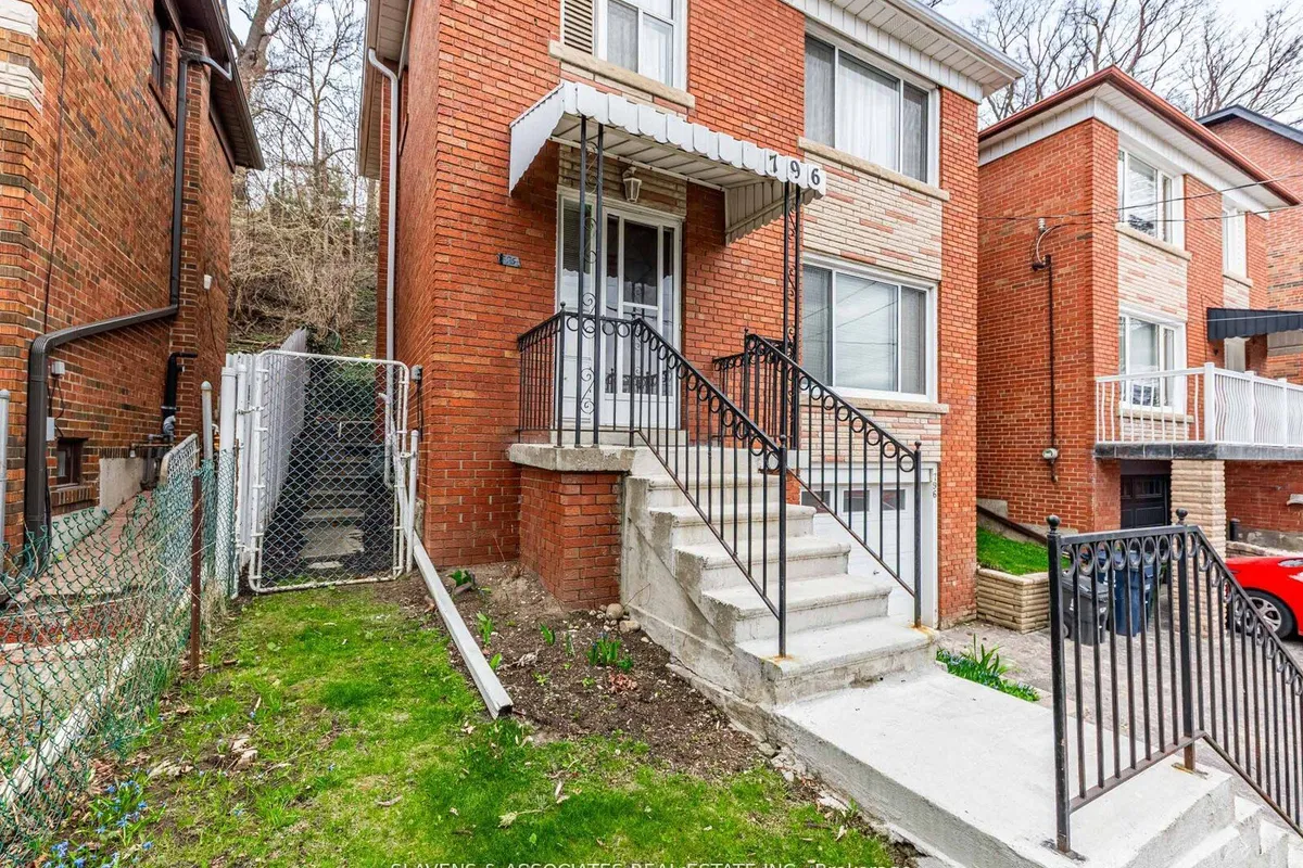 796 Davenport Road, ON M6G 2B3