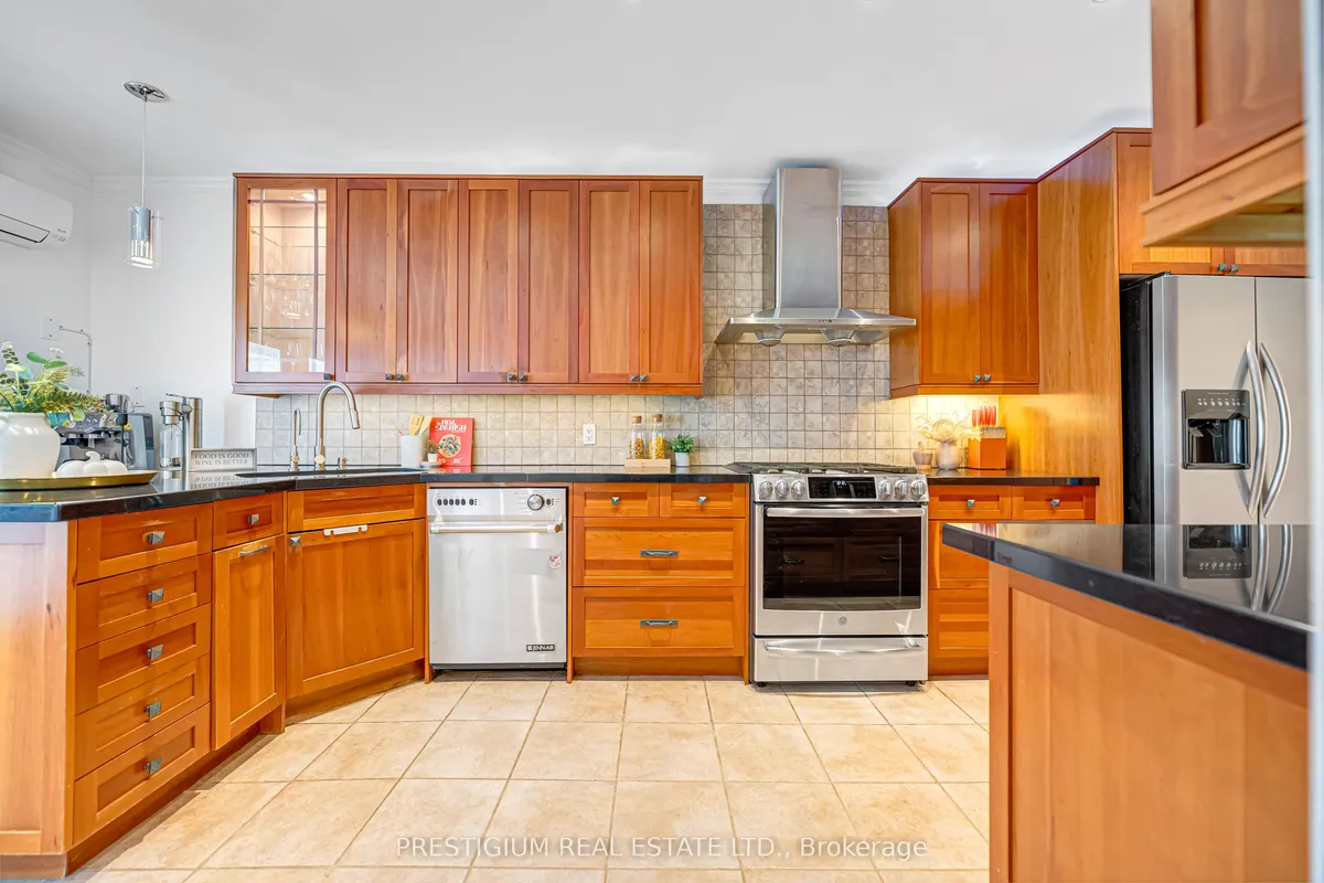 163 Deloraine Avenue, ON M5M 2B1