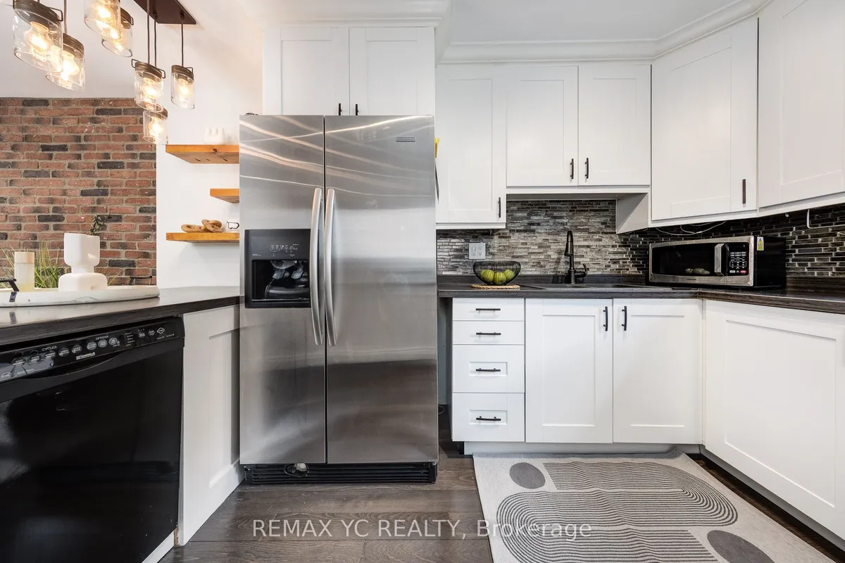 242 Milan Street, ON M5A 3Z6