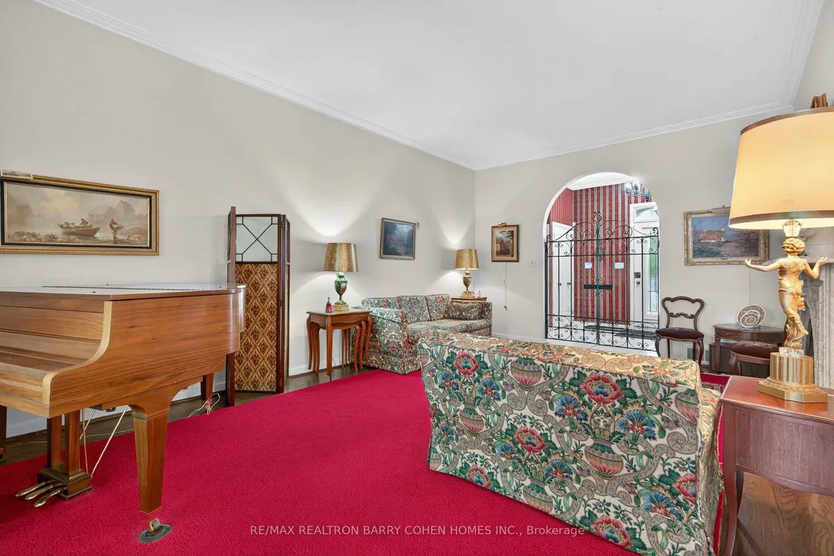 6 Gerald Street, ON M2L 2M5