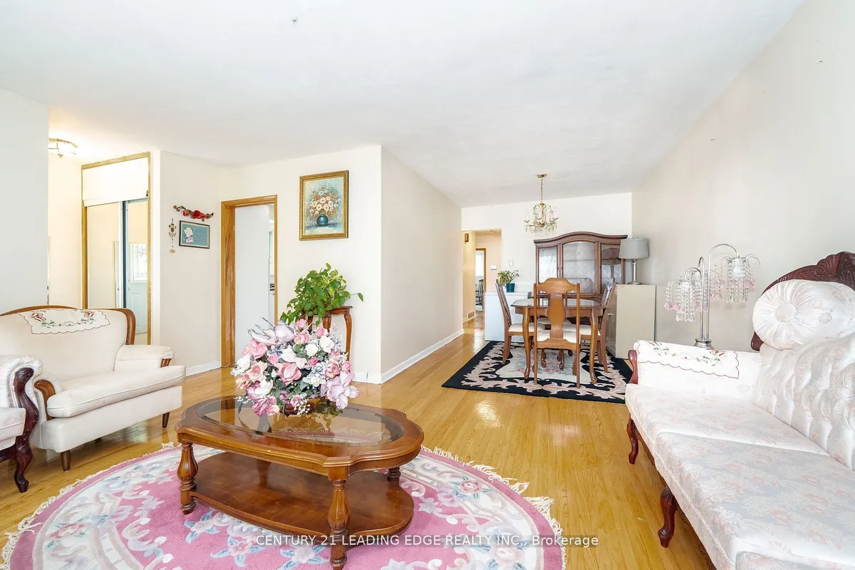 6 Ravenrock Court, ON M3A 2Y9