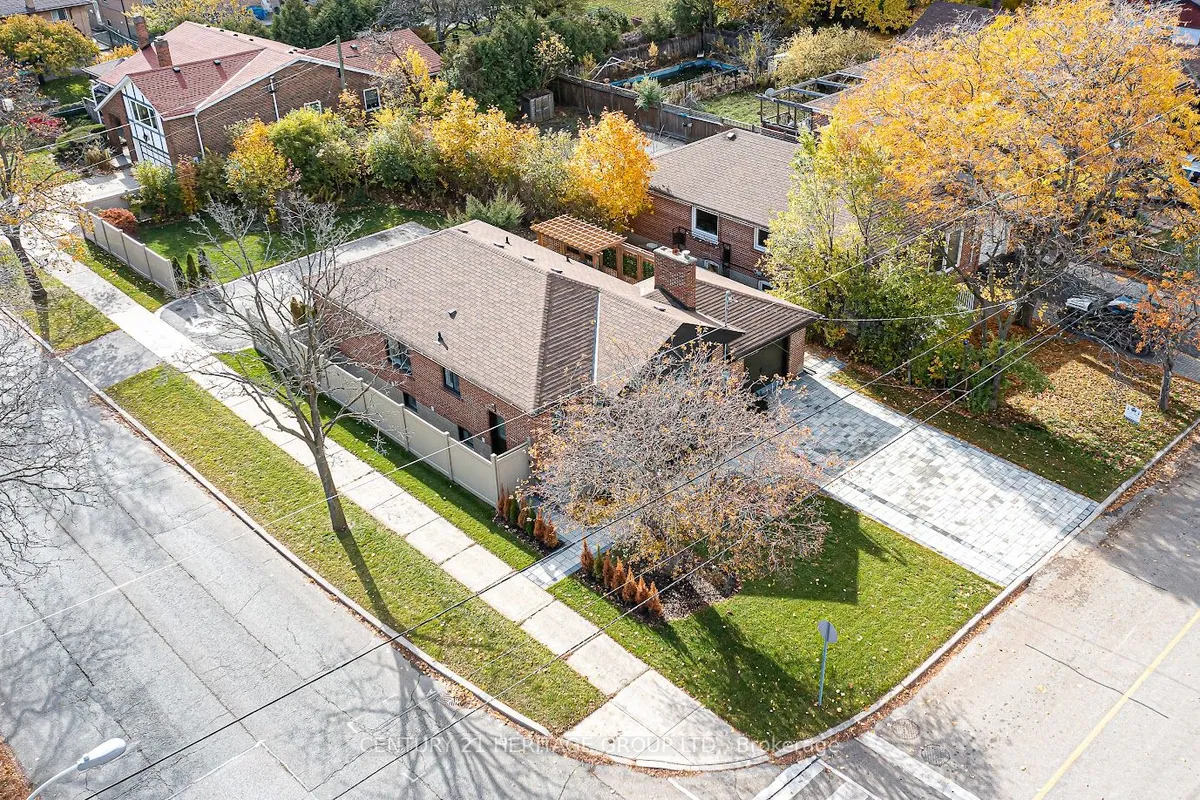 305 Connaught Avenue, ON M2R 2M1