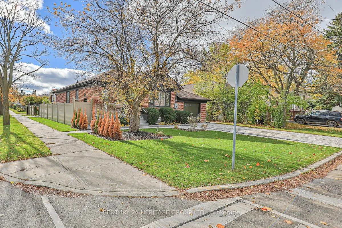 305 Connaught Avenue, ON M2R 2M1