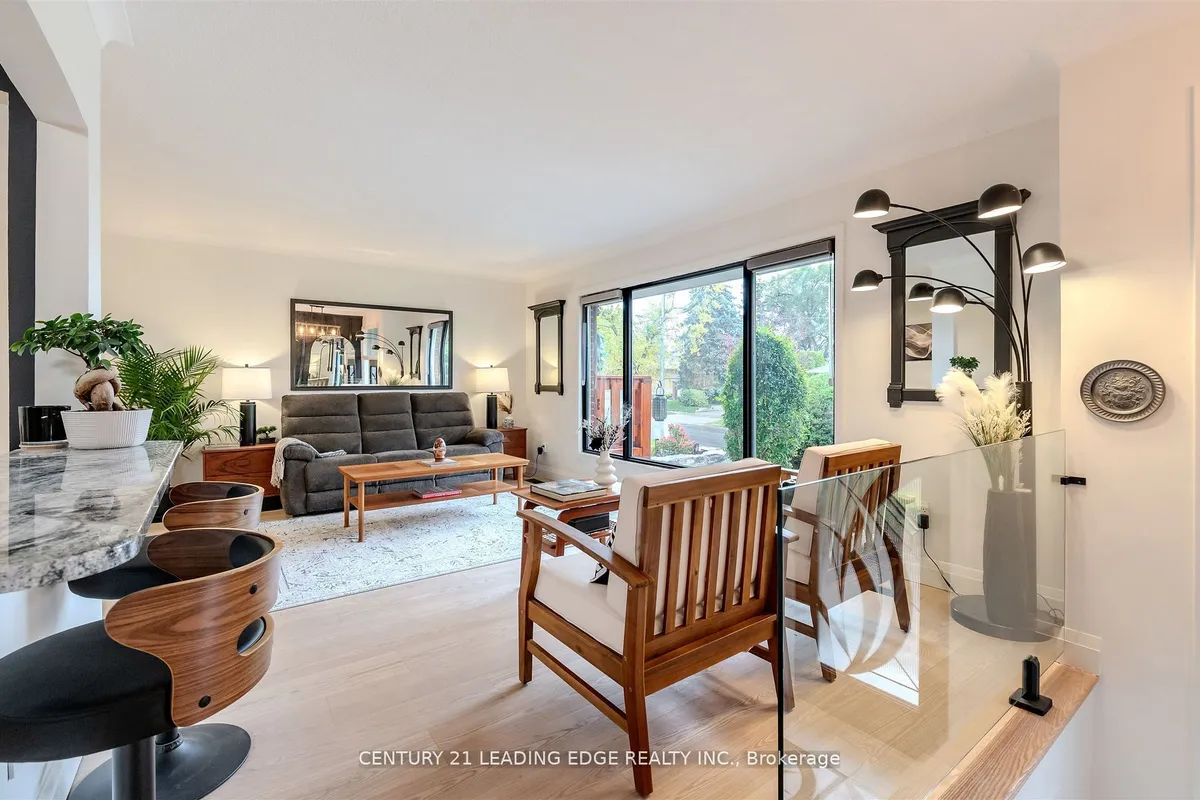 112 Wyndcliff Crescent, ON M4A 2K3