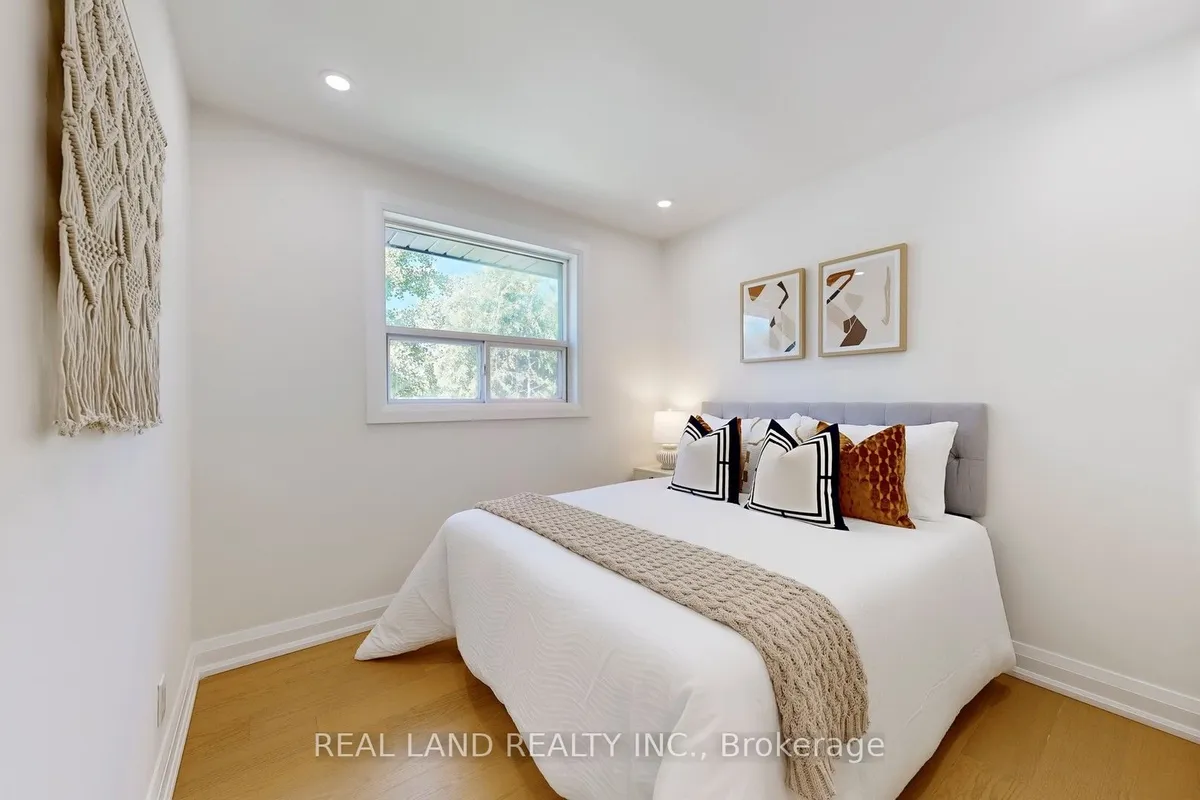 38 Cresthaven Drive, ON M2H 1M1