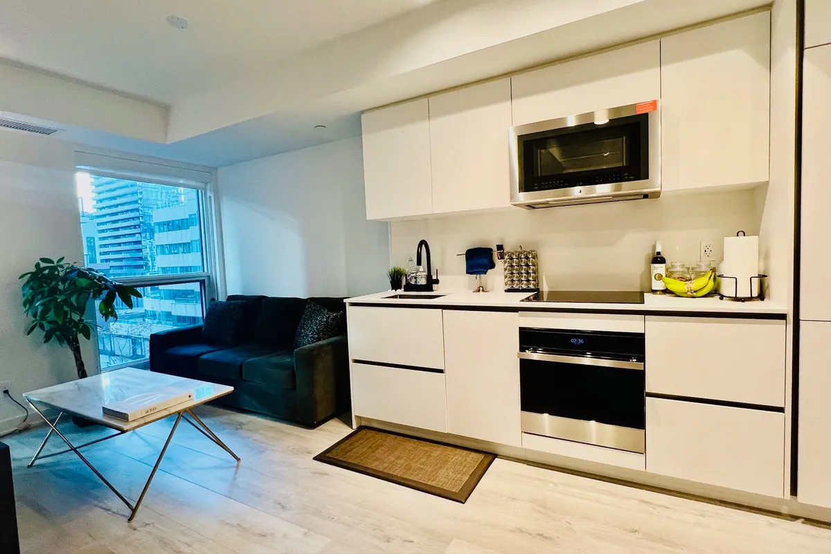 327 King Street, ON M5V 0W7