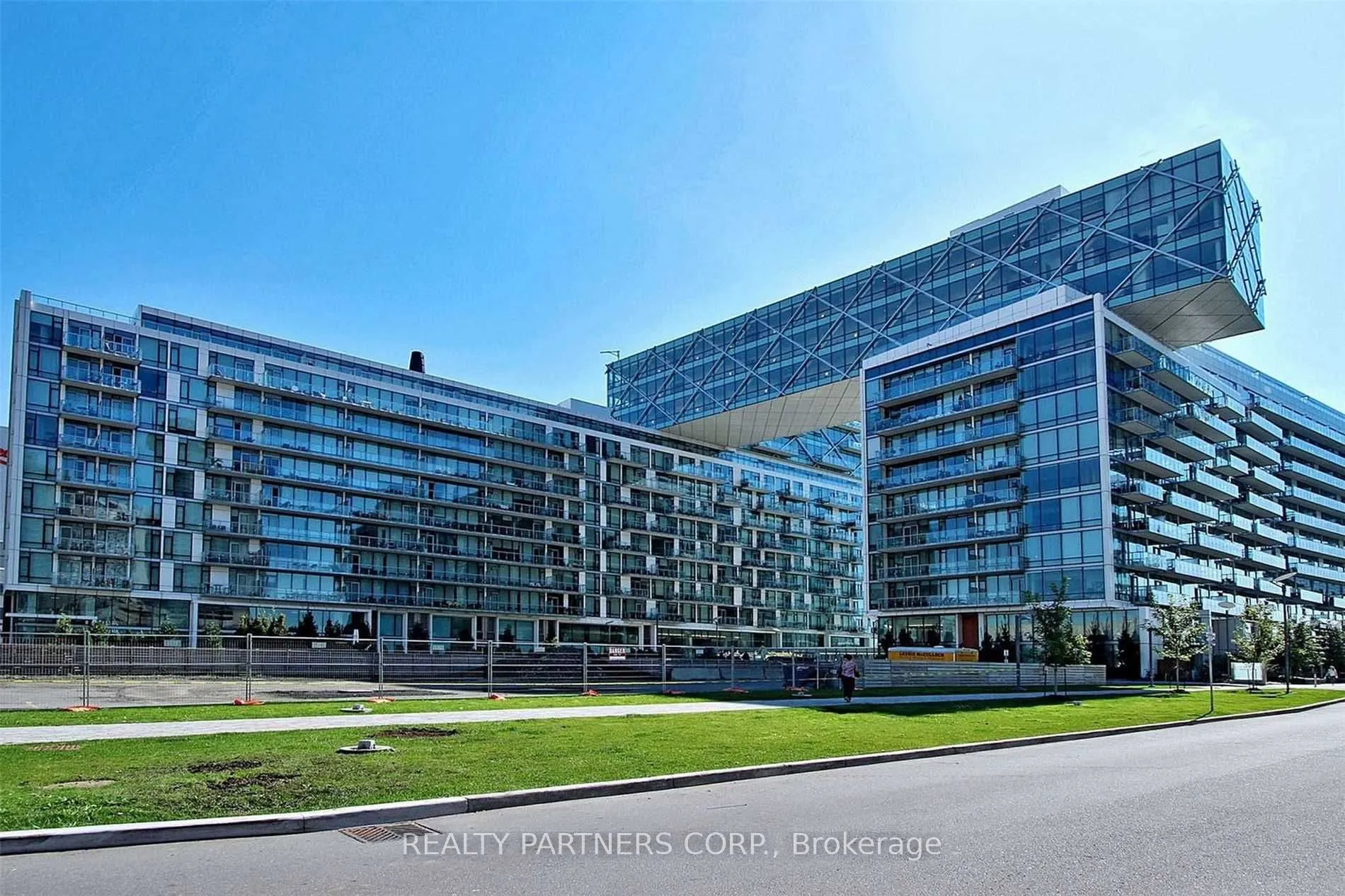 39 Queens Quay, ON M5E 0A5