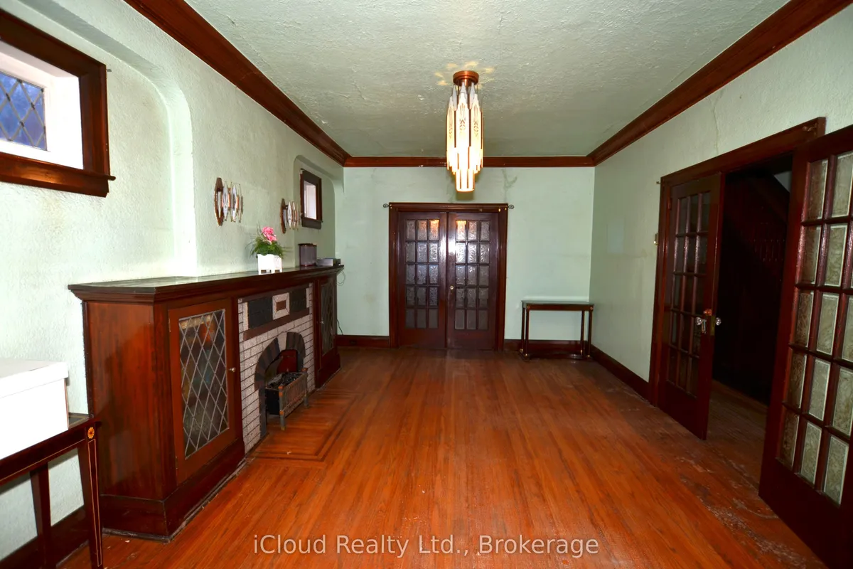 63 Ulster Street, ON M5S 1E6