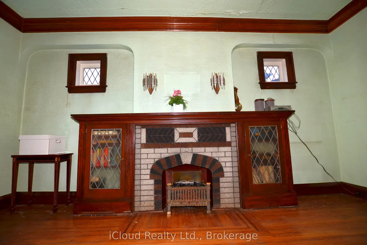 63 Ulster Street, ON M5S 1E6