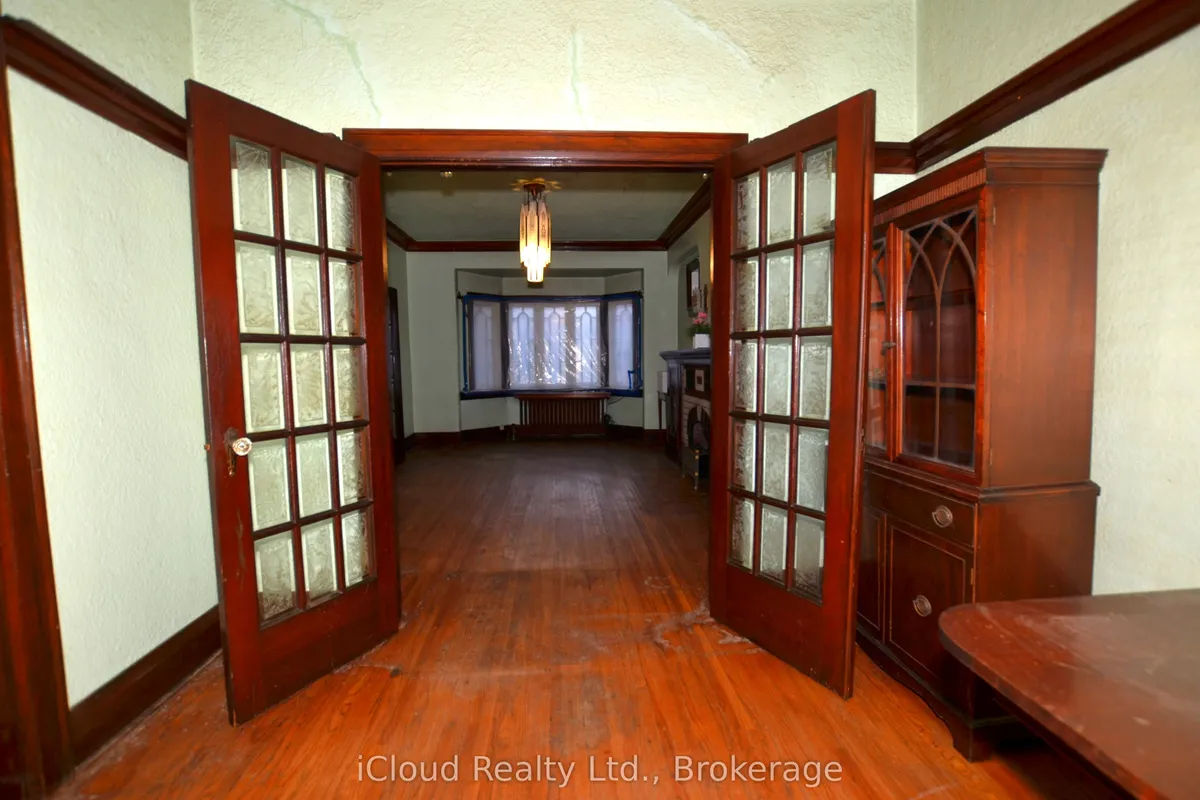 63 Ulster Street, ON M5S 1E6