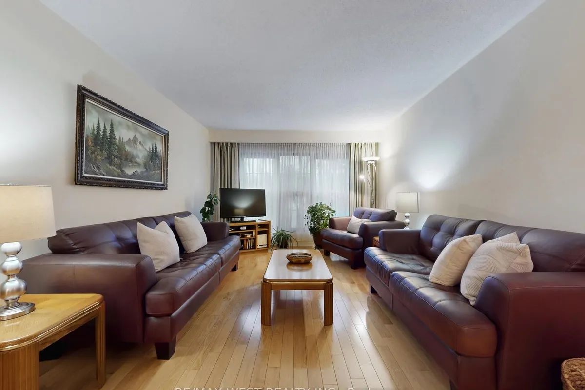 14 Chalet Road, ON M2J 3V4