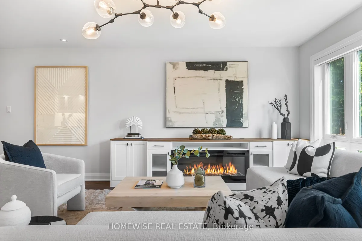 17 Earnscliffe Road, ON M6E 1J4