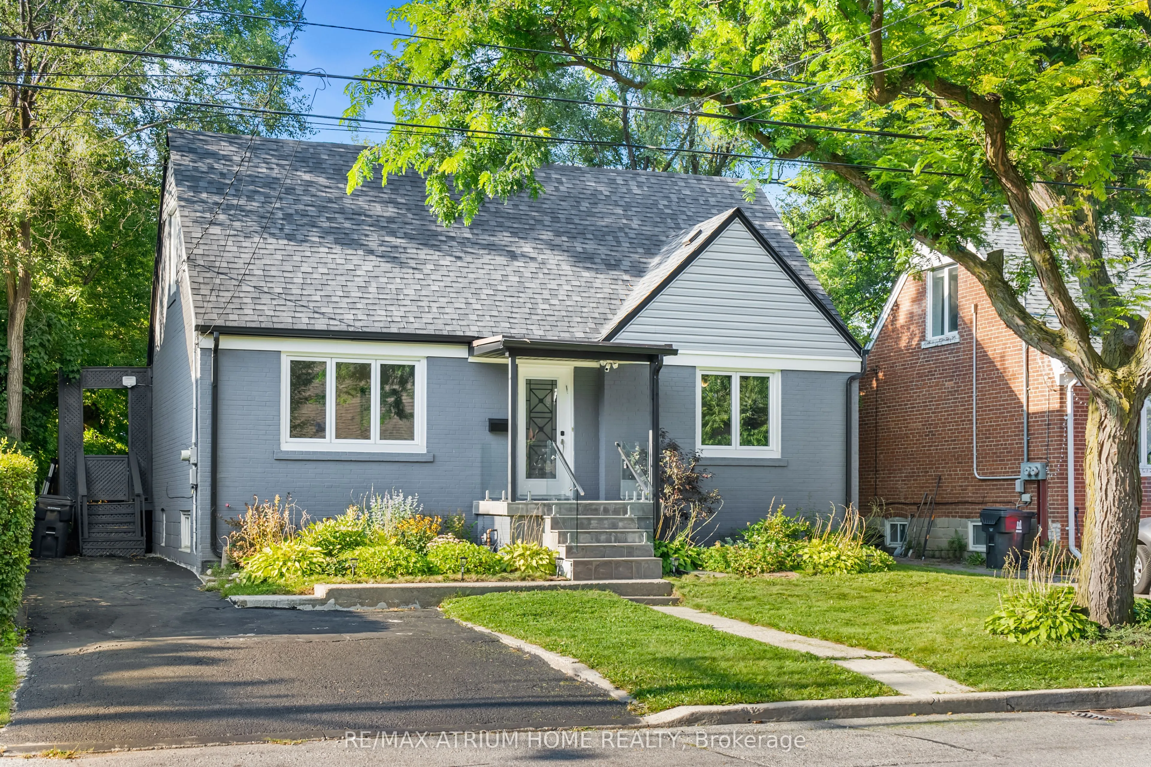 218 Bogert Avenue, ON M2N 1L3