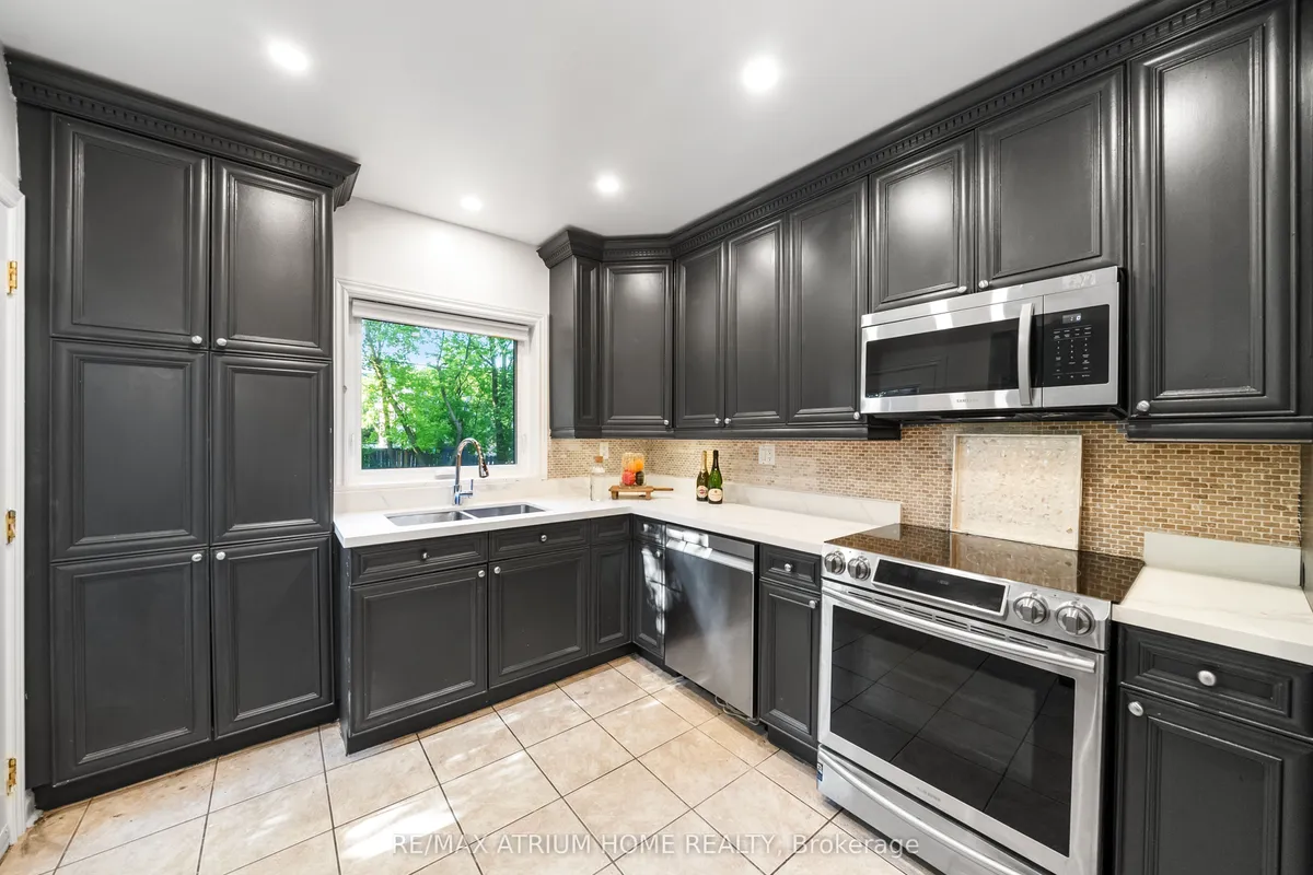 218 Bogert Avenue, ON M2N 1L3