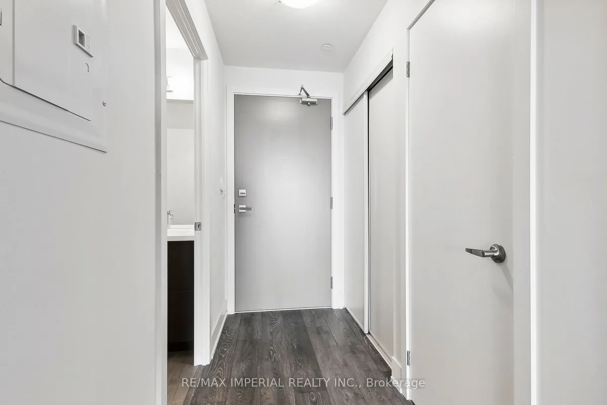 188 Fairview Mall Drive, ON M2J 0H7