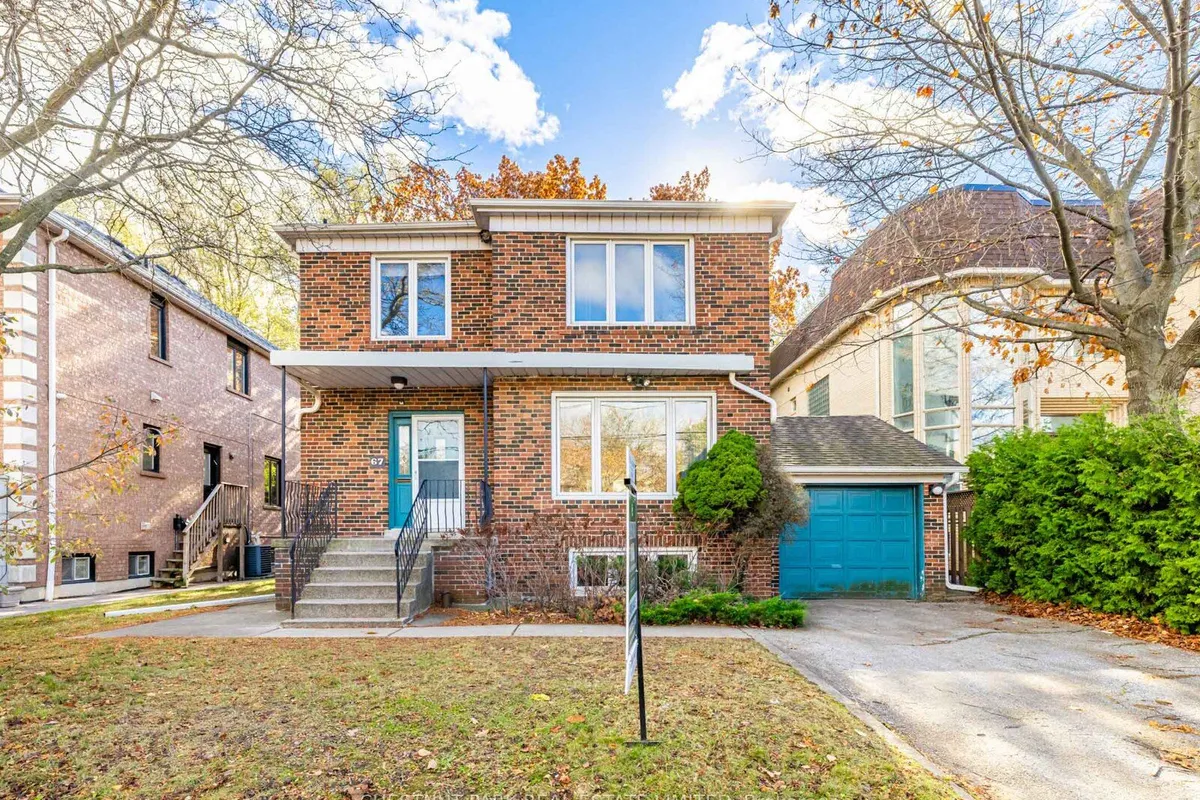 67 Viewmount Avenue, ON M6B 1T5