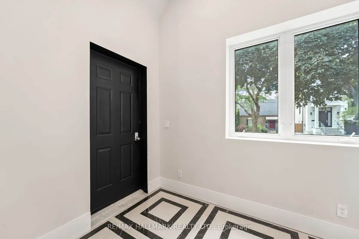 21 King High Avenue, ON M3H 3A8