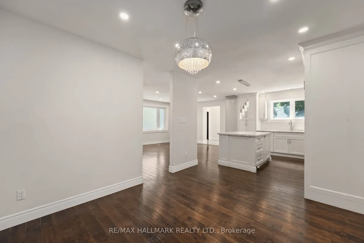 21 King High Avenue, ON M3H 3A8